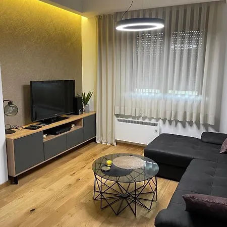 Pino Dorato شقة *